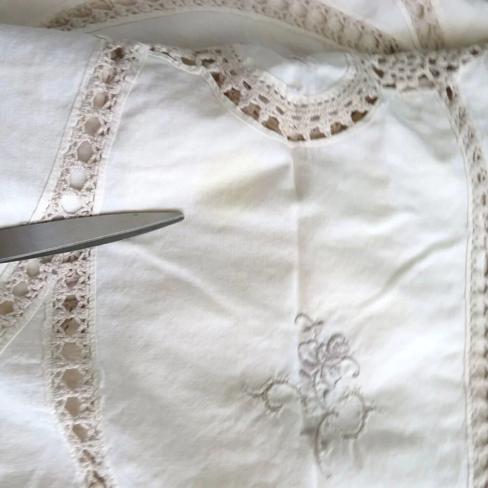 Vintage Beige Cotton Tablecloth Embroidered Floral Crochet Lace Details 48 x 66 - Picture 11 of 12
